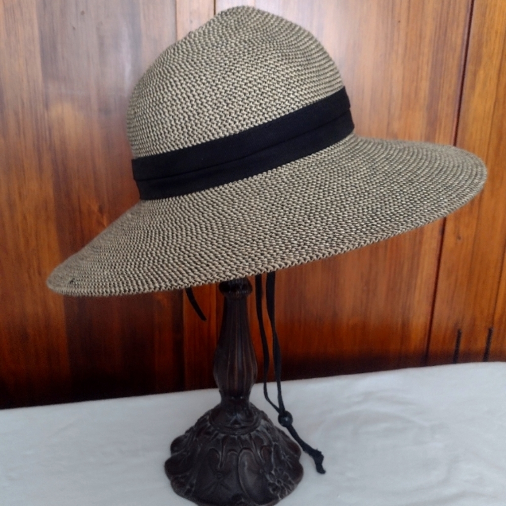 Wide brim faux straw hat